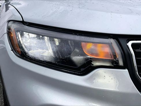 Used 2024 Jeep Compass Latitude image 40