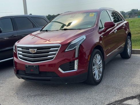 Used 2019 Cadillac XT5 Premium Luxury AWD/4WD image 2