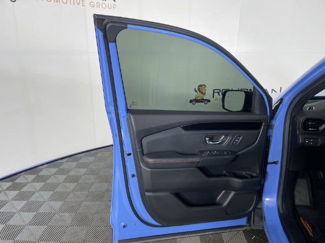 Used 2025 Honda Pilot TrailSport image 33