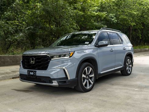 Certified 2025 Honda Pilot Touring image 5
