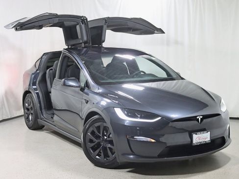 Used 2024 Tesla Model X image 8