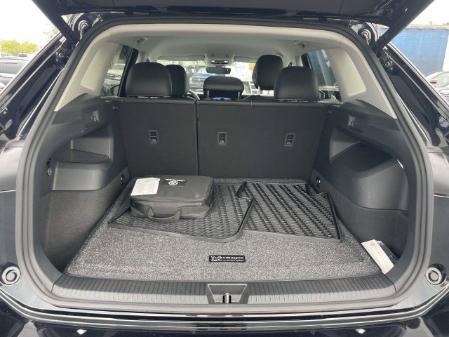 Certified 2026 Volkswagen Tiguan SE FWD image 10
