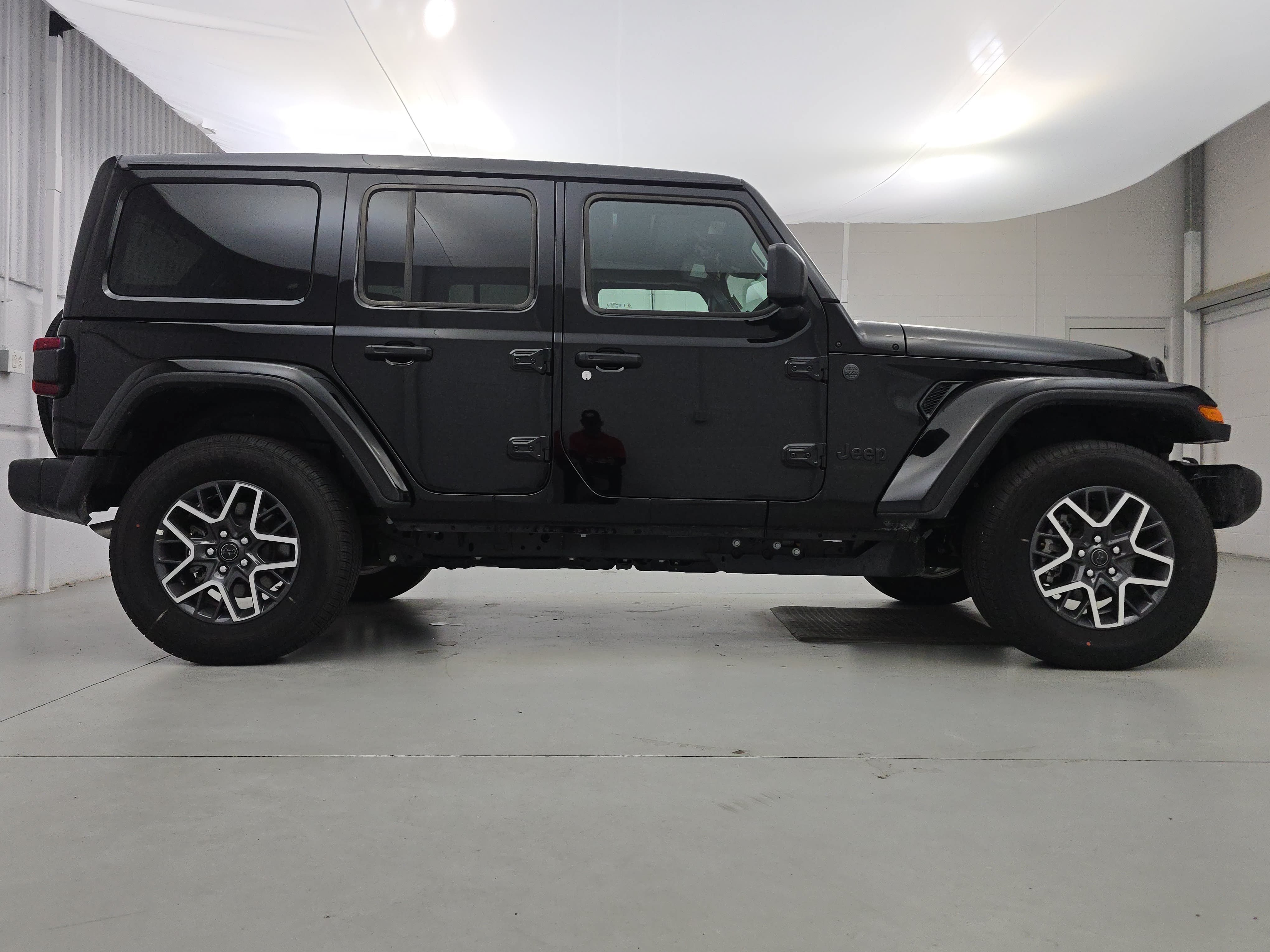 Used 2026 Jeep Wrangler Unlimited Sahara AWD/4WD image 8