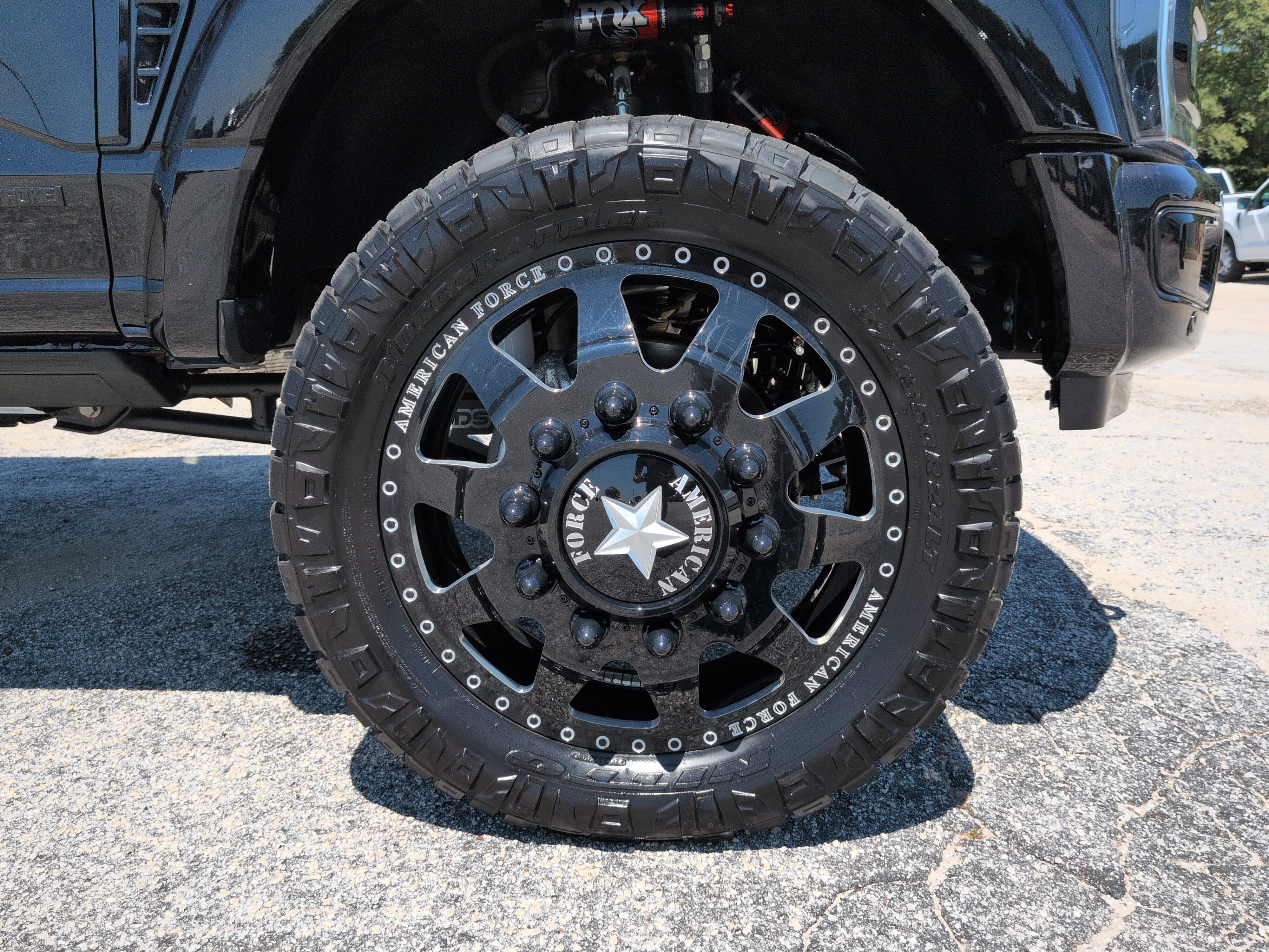 Used 2024 Ford F450 Platinum w/ FX4 Off-Road Package AWD/4WD image 9