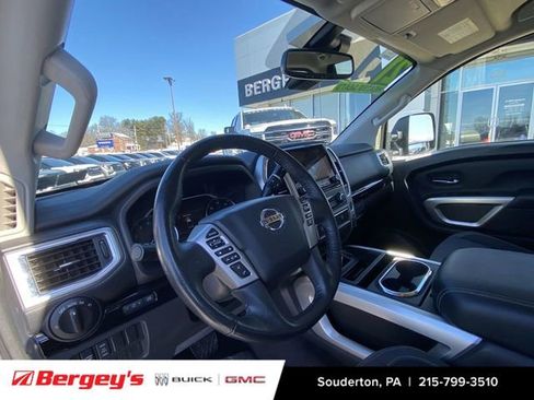 Used 2021 Nissan Titan SV w/ SV Convenience Package image 12