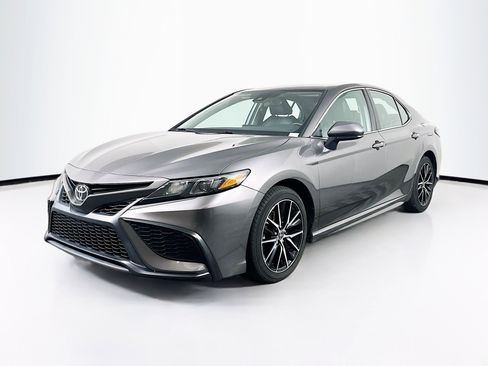 Used 2021 Toyota Camry SE FWD image 3