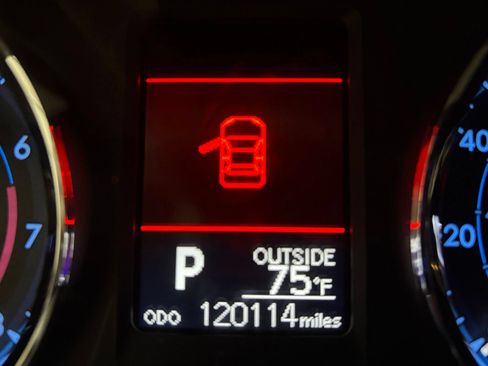 Used 2018 Toyota Corolla LE FWD image 17