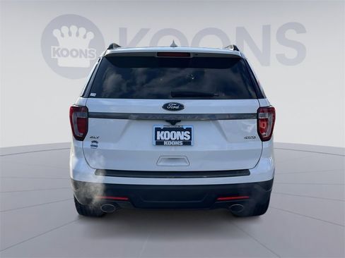 Used 2018 Ford Explorer XLT w/ Equipment Group 202A image 5