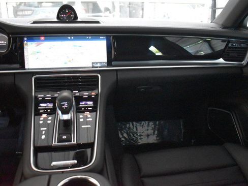 Used 2020 Porsche Panamera image 14