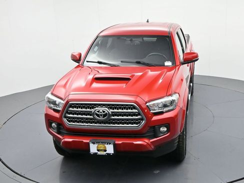 Used 2017 Toyota Tacoma TRD Sport image 16