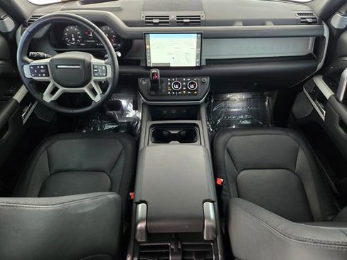 Used 2024 Land Rover Defender 130 X-Dynamic SE AWD/4WD image 4