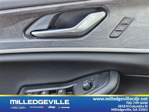 New 2025 Jeep Grand Cherokee Limited w/ Black Appearance Package image 35