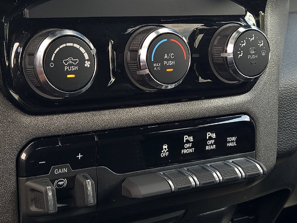 Used 2025 RAM 1500 Warlock AWD/4WD image 14