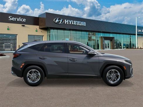 New 2026 Hyundai Tucson SE image 7