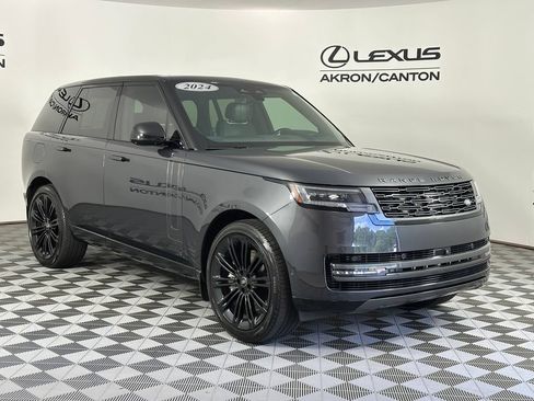 Used 2024 Land Rover Range Rover SE AWD/4WD image 2