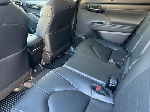 New 2026 Toyota Highlander XLE AWD/4WD image 10