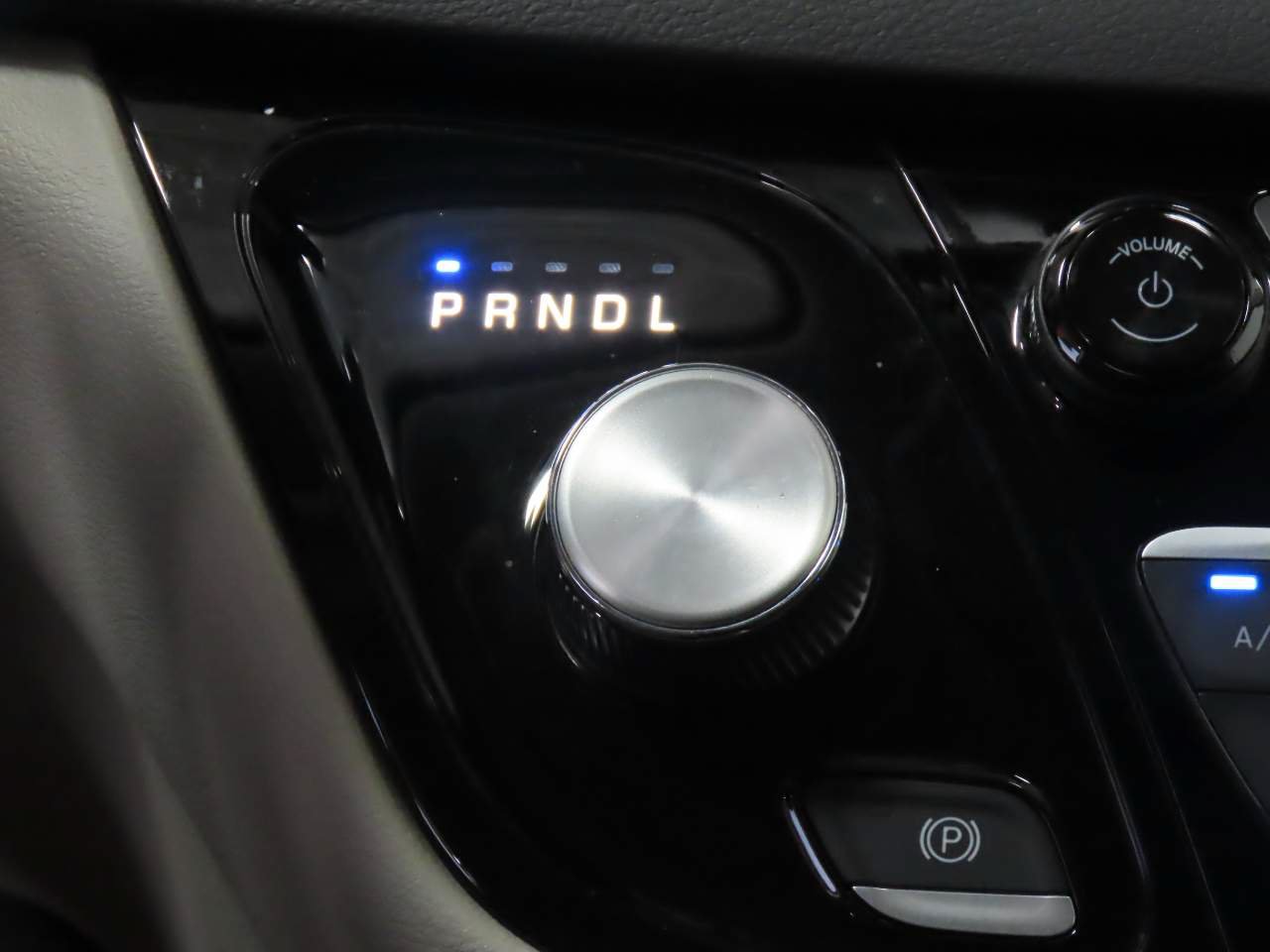 Used 2023 Chrysler Voyager LX FWD image 10