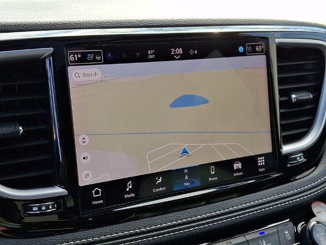 Used 2025 Chrysler Pacifica Limited FWD image 3