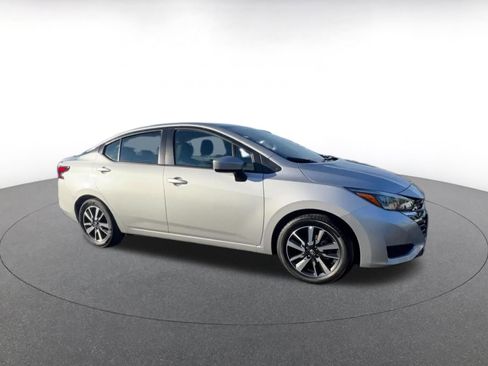 Used 2025 Nissan Versa SV image 2