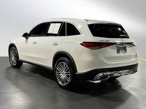 Used 2025 Mercedes-Benz GLC 300 4MATIC image 5