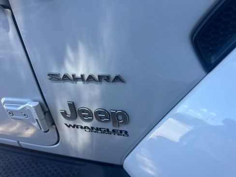 Used 2022 Jeep Wrangler Unlimited Sahara w/ LED Lighting Group AWD/4WD image 14