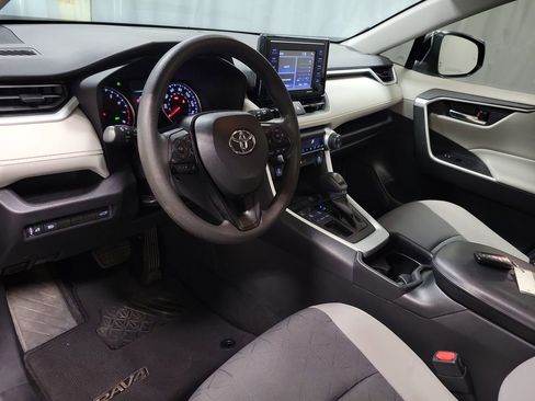 Used 2021 Toyota RAV4 XLE w/ Convenience Package FWD image 13