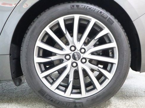 Used 2017 Lincoln Continental Select image 24