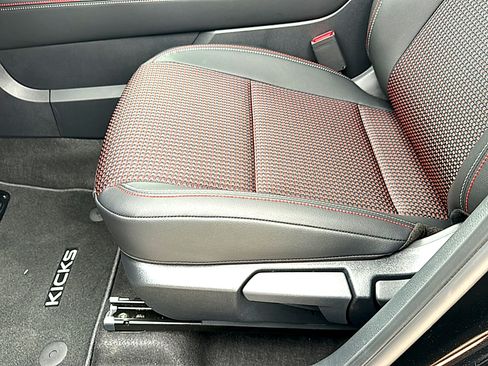 New 2026 Nissan Kicks SR w/ SR Premium Package FWD image 12