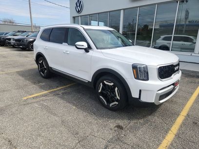 New 2025 Kia Telluride EX w/ EX Captain's Chair Package