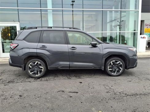 Used 2025 Subaru Forester Limited image 2