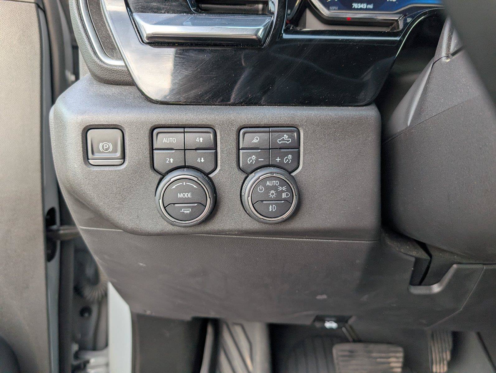 Used 2024 Chevrolet Silverado 1500 LT Trail Boss w/ LT Trail Boss Premium Package AWD/4WD image 29
