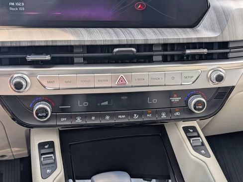 Used 2023 Kia Telluride EX w/ EX Captain's Chair Package FWD image 23