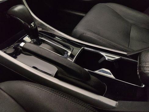 Used 2017 Honda Accord LX image 26