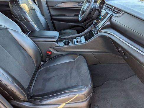 Certified 2024 Jeep Grand Cherokee L Laredo image 30