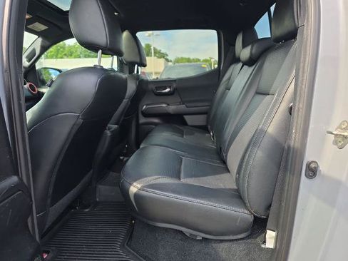 Used 2019 Toyota Tacoma TRD Sport AWD/4WD image 17