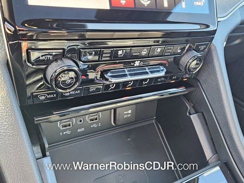 New 2025 Jeep Grand Cherokee Limited w/ Luxury Tech Group II image 23