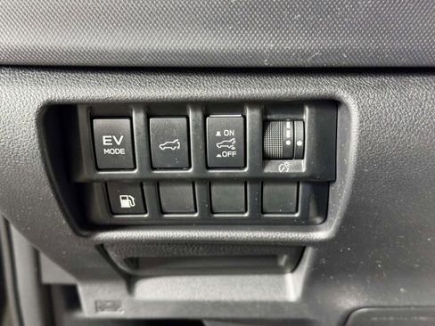 Used 2025 Subaru Forester Limited image 19