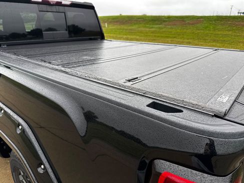 Used 2021 GMC Sierra 2500 Denali w/ Denali Black Diamond Edition image 26