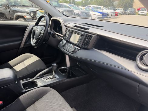 Used 2018 Toyota RAV4 XLE AWD/4WD image 14