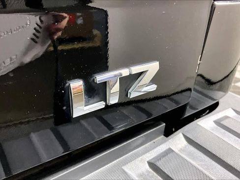 Used 2017 Chevrolet Silverado 1500 LTZ Z71 w/ Midnight Edition image 9