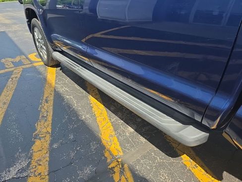 Used 2015 Toyota Tundra 4x4 CrewMax image 13