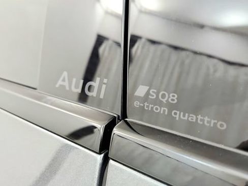 Used 2024 Audi Q8 e-tron Prestige AWD/4WD image 32