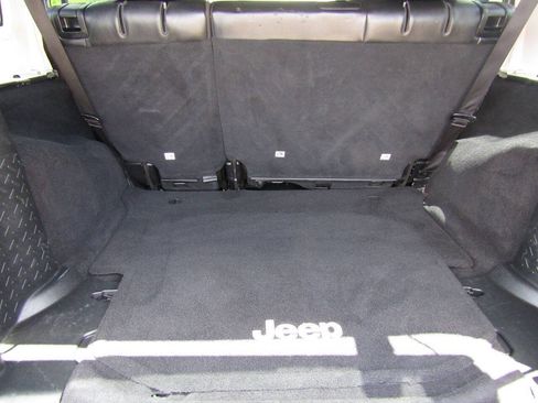 Used 2016 Jeep Wrangler Unlimited Rubicon AWD/4WD image 18