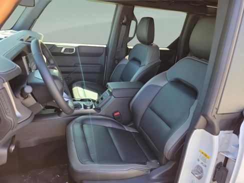 New 2025 Ford Bronco Outer Banks w/ Sasquatch Package AWD/4WD image 9