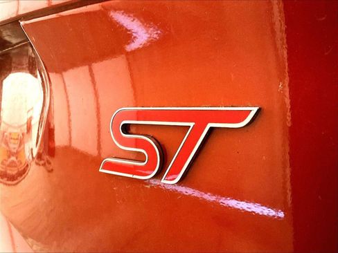 Certified 2018 Ford Focus ST FWD image 13