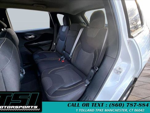 Used 2016 Jeep Cherokee Latitude w/ Cold Weather Group image 26