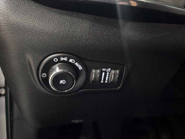 Used 2022 Jeep Compass Limited w/ Elite Group AWD/4WD image 34