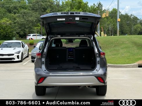 Used 2023 Toyota Highlander Platinum FWD image 16