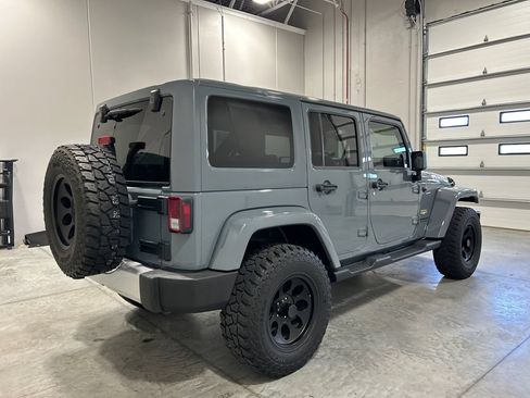 Used 2014 Jeep Wrangler Unlimited Sahara w/ Connectivity Group AWD/4WD image 6