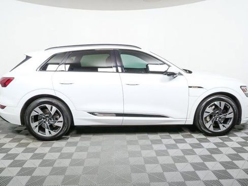 Certified 2022 Audi e-tron Premium image 2